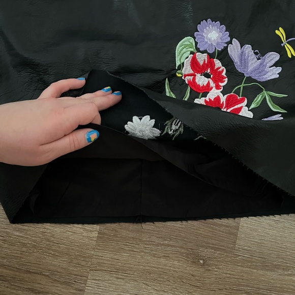 faux leather skirt - Picture 4 of 5